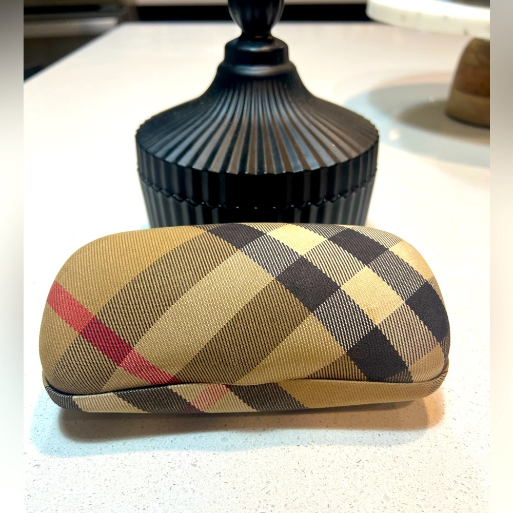 Authentic Burberry Sunglasses 🕶️ Case